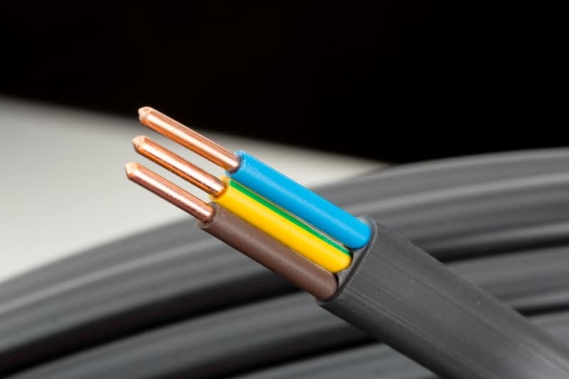 Understanding Cable Flexibility and Bend Radius Requirements Stripped electrical cable with copper conductors, colored insulation, and outer jacket showing Cable Flexibility requirements.