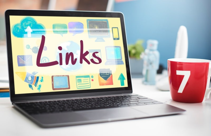 Why Modern Businesses are Switching from Static Bookmarks to Curated Link Collection (링크모음) Services Laptop screen displaying a link collection interface with digital icons and cloud tools.